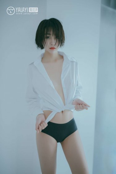 揉捏着硕大双乳小龙女